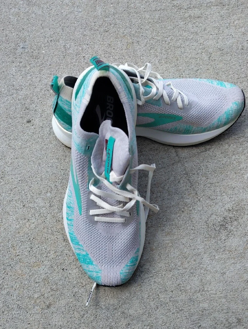 Brooks Levitate -Women's Athletic Sneakers in Teal and White